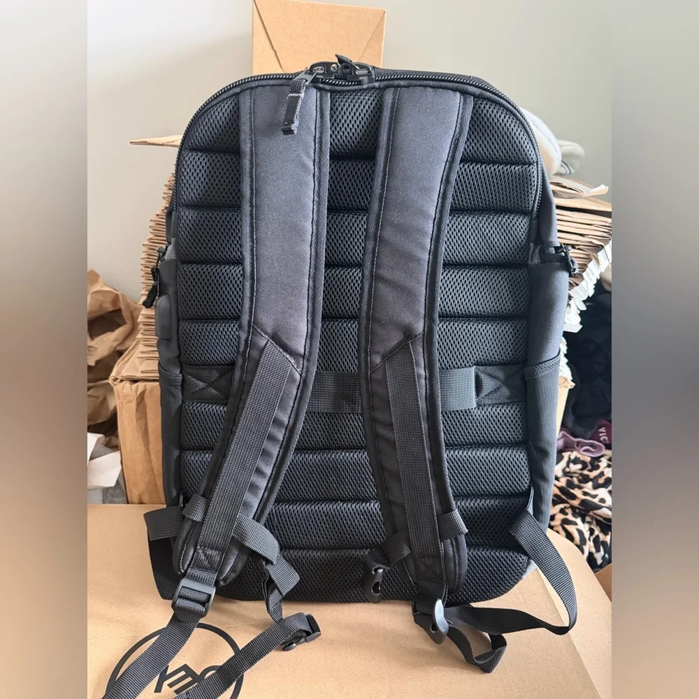 CODi Ferretti Pro Sport Pack 17.3” Laptop Backpack Black USB Laptop Travel Bag